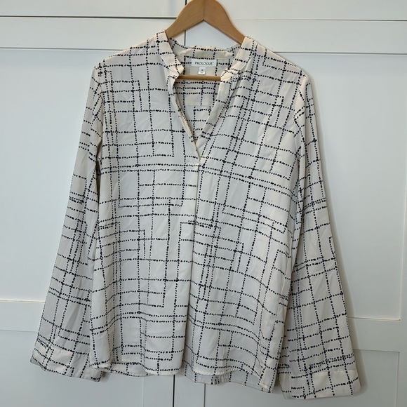 Prologue Long Wide Sleeve Winter White Black Design Size: Medium - Picture 1 of 11